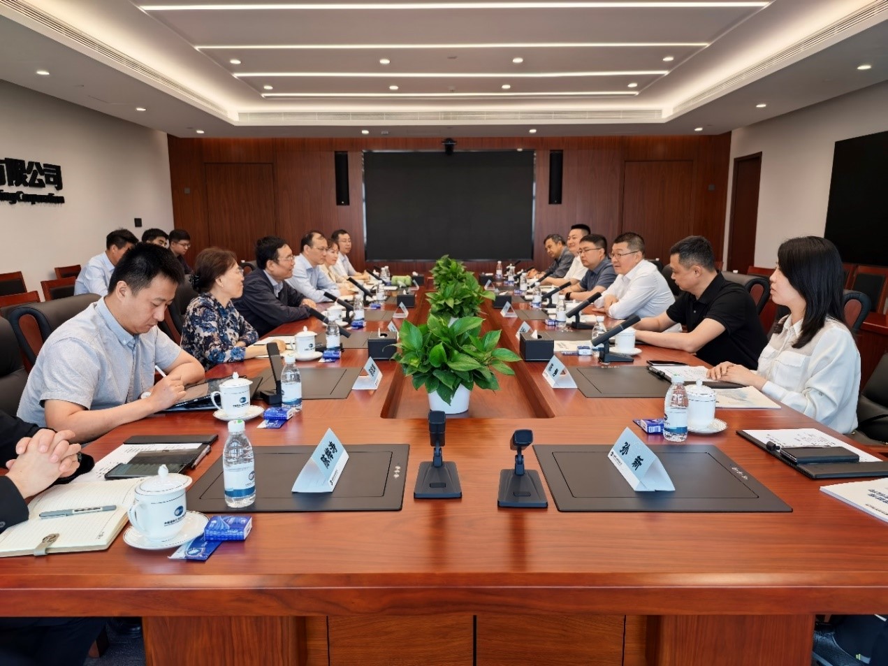 公司領導與公司定點幫扶的利辛縣領導座談交流.jpg